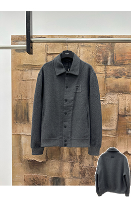 フェンディ アップリケ刺繍襟ウールコート