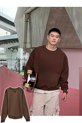 プラダ ウールの三角襟ニットスウェットシャツ