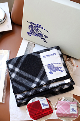 バーバリー 黒のショートパイルアップグレードスカーフ