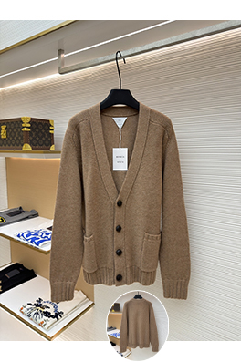 ボッテガヴェネタ Vネックウールニットカーディガン