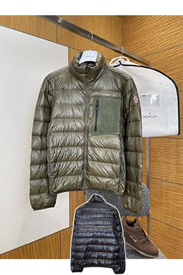 モンクレール ロゴスタンドカラー軽量ダウンジャケット