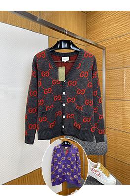 グッチ 全面にレタープリントのニットカーディガン