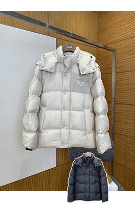 プラダ クラシックなトライアングルロゴの取り外し可能な袖のパッチワークダウンジャケット