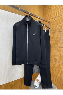 プラダコピー トライアングルロゴスタンドカラージッパーカジュアルスーツ