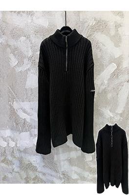 バレンシアガ Balenciaga 袖にシリコンレザーラベルスタンドカラーハーフジップニットセーター