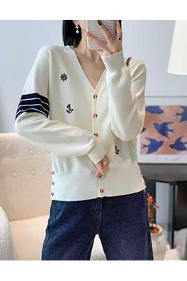 トムブラウン レディースプレッピースタイルの刺繍入りボートリベットVネックウールニットカーディガン