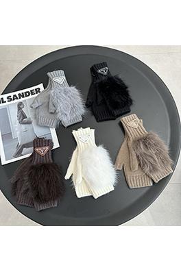 プラダコピー 逆三角形のロゴが特徴のミンクファー編みのハーフフィンガーグローブ