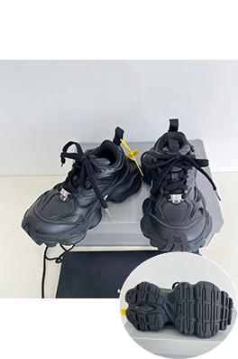 バレンシアガ Balenciaga ランウェイスタイルのオーバーサイズレトロ機能シューズ