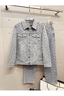 クロムハーツコピー デパートで売られているのと同じスタイルのデニムスーツ