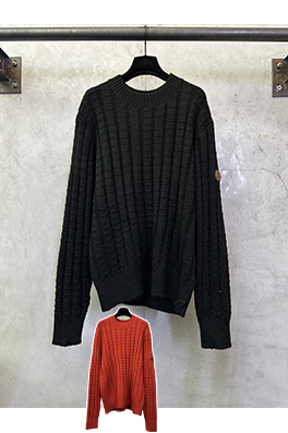 モンクレールコピー エンボスニットロゴセーター