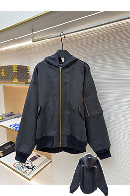 バレンシアガ Balenciaga Bomber フロントとバックのぎがあるクラシックなヘビーデューティーコットンジャケット