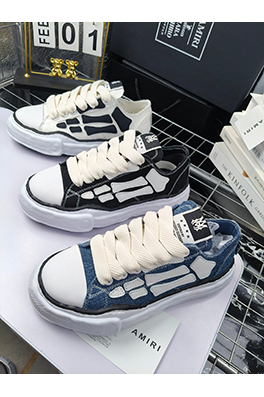 アミリスーパーコピー 骨を溶かすコラボレーションスケートシューズ