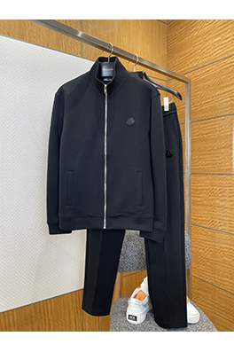 モンクレール スタンドカラーのジップアップトラックスーツ