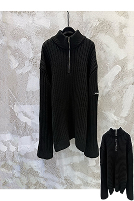 バレンシアガ Balenciaga 袖にシリコンレザーラベルスタンドカラーハーフジップニットセーター