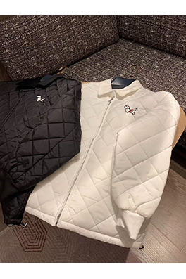 トムブラウン プレッピースタイルの子犬の刺繍入りダイヤモンド柄パッド入りジャケット