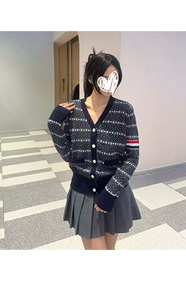 トムブラウン レトロなダイヤモンドストライプジャカードVネック4つボタンカーディガンセーターコート