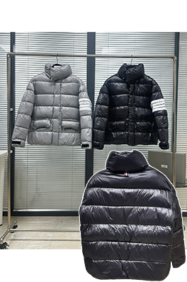 トムブラウン 4本ストライプのダウンジャケット