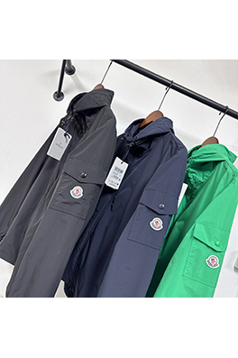 モンクレール Sassiere メンズ フード付き 軽量 ウィンドブレーカー ジャケット