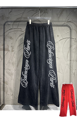 バレンシアガ Balenciaga 限定の馬年刺繍トラックパンツ