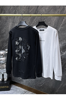 クロムハーツ サンスクリットの刺繍と大剣のアップリケがされた長袖シャツ