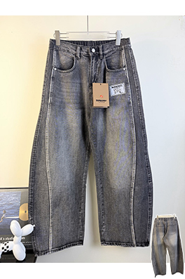 バーバリー ゆったりとしたワイドレッグストレートジーンズ