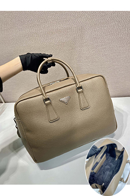 プラダ 新しいブリーフケース