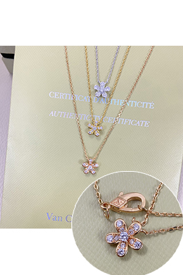 ヴァン クリーフ＆アーペル 新モデルダイヤモンドをちりばめた花のネックレス