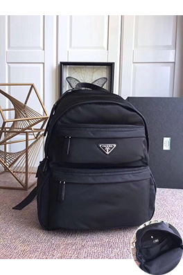 プラダスーパーコピー トライアングルロゴナイロンバックパック