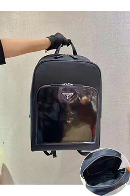 プラダ Re-Nylon リサイクルナイロンバックパック