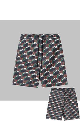 グッチ 全面ロゴプリントのカジュアルショートパンツ