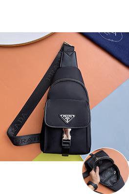プラダ 黒ナイロンチェストバッグ