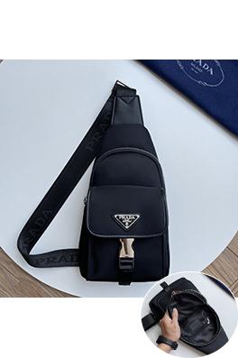 プラダ 新しい黒のナイロンチェストバッグ