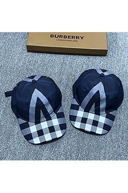 バーバリー クラシックなチェック柄のベースボールキャップ