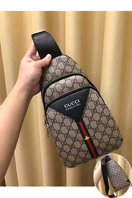 グッチ クラシックでトレンディなチェストバッグ
