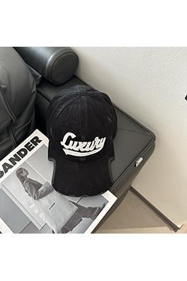 バレンシアガ 新しい文字の刺繍入りベースボールキャップ