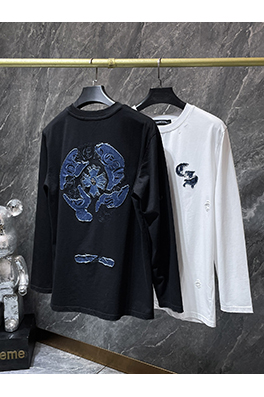 クロムハーツ 大きな馬蹄形のパッチが付いた、洗いざらしの長袖シャツ