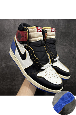 ナイキスーパーコピー 藤原ヒロシの三者コラボレーション白、青、赤のシューズ