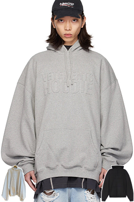 ヴェトモンコピー VETEMENTS 胸に文字がったアイロンげのフード付きスウェットシャツ