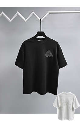 クロムハーツ 胸の後ろに重なりう刺繍がされた半袖Tシャツ