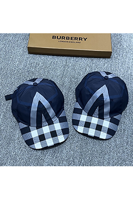 バーバリー クラシックなチェック柄のベースボールキャップ