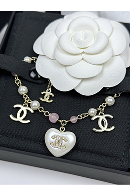 シャネルスーパーコピー 人気の樹脂製ピンクビーズハートブレスレット