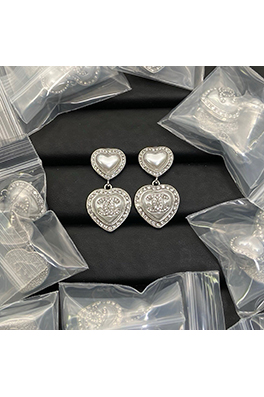 シャネル レディースダブルハートイヤリング