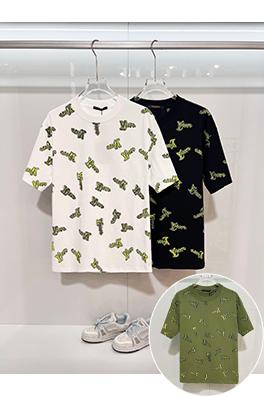 ルイヴィトンコピー 全面にグラフィティレターロゴをあしらった半袖Tシャツ