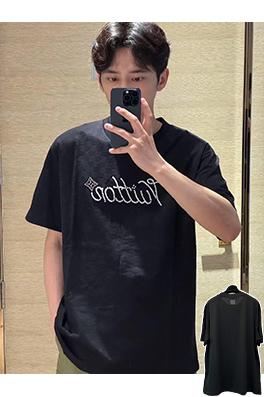 ルイヴィトンブランドスーパーコピー クラシックなチェッカーボードロゴディテールの半袖Tシャツ