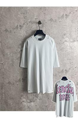 バレンシアガ Balenciaga 背中に1917のデザインが入ったピンクのグラフィティプリントの半袖Tシャツ