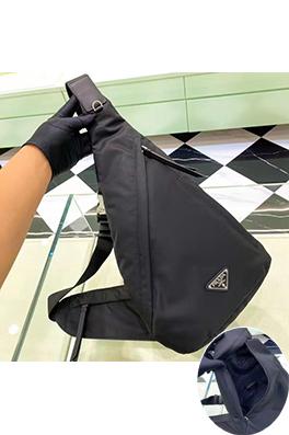 プラダ 人気の新作バックパック