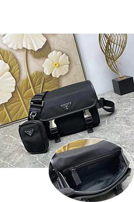 プラダ クラシックな黒のクロスボディバッグ