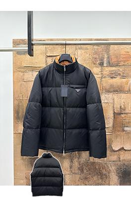 プラダ スタンドカラーカラーブロックデザインのダウンジャケット