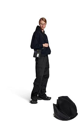 バレンシアガ BALENCIAGA スタイリッシュな小型クロスボディバッグ