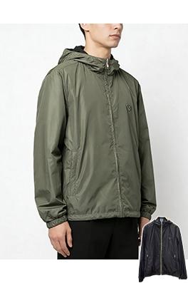 プラダ 両面クラシックなエナメルトライアングルロゴのリバーシブルフード付きジャケット